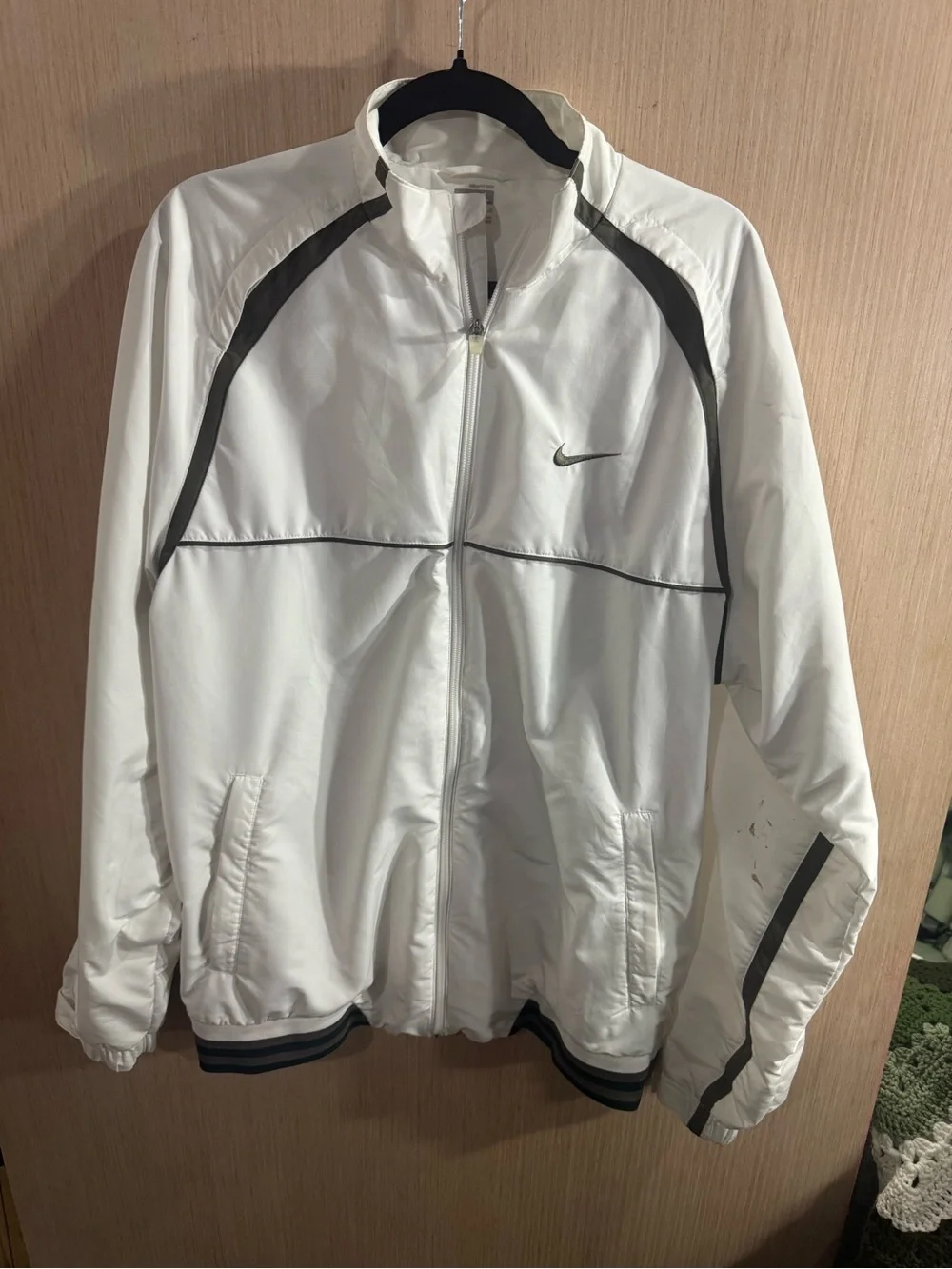 Men’s Vintage Nike Fit Dry White Track Windbreaker with Black Trim Size Large